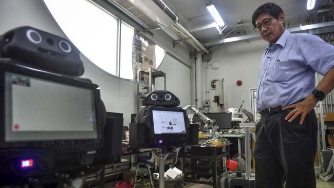 FOTO: Robot Ninja Thailand Pantau Pasien Virus Corona