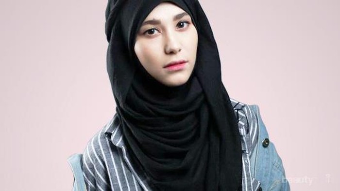 Inspirasi Tampil Modis dengan Hijab Simple Ala Selebgram Korea