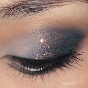 Glitzy Glitter Eye, Make-Up Mata Berkilau untuk Merayakan Pesta Spesialmu