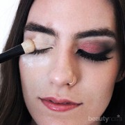 Beauty Hack! Ini Dia Kegunaan Lain Translucent Powder yang Wajib Kamu Tahu