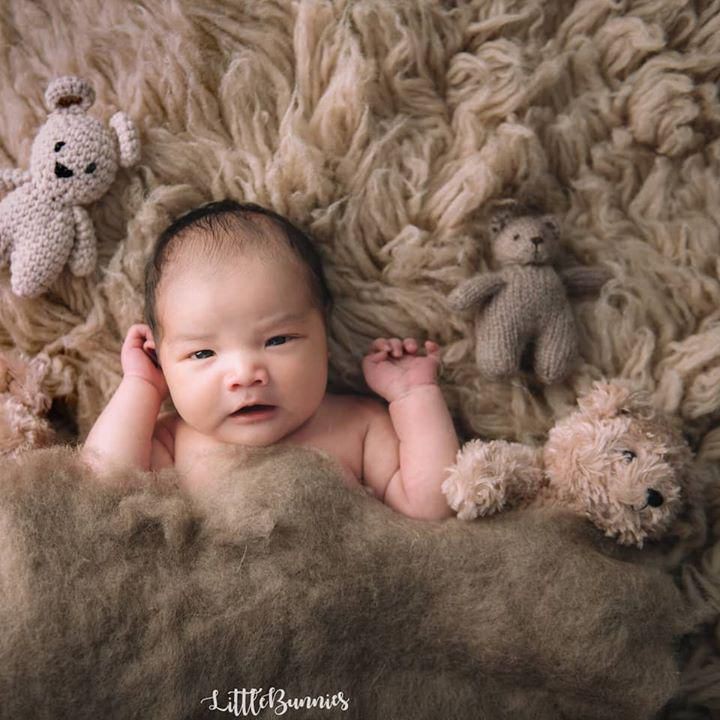 <p>Bayi berjenis kelamin laki-laki ini diberi nama Guinandra Janadi Nugroho Putro. Vicky menulis, "Berat 3,94 kg panjang 50 cm." (Foto: Instagram @vickyshu)</p>