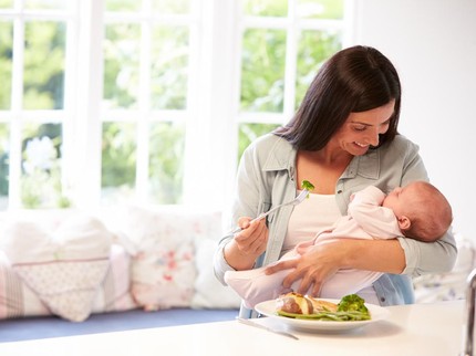 Ibu Menyusui, Hindari 7 Makanan yang Bikin Bayi Kembung
