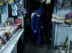 Corona Pandemik, Seluruh Pasar di Kota Bandung Disemprot Disinfektan