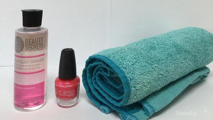5 Cara Gampang Bersihkan Noda Cat Kuku Pada Pakaian