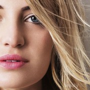 Tidak Ingin Pori-Pori Wajah Terlihat? Coba Lakukan Trik Makeup Ini!