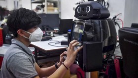 Robot di Spanyol Bisa Lakukan 80 Ribu Tes Corona Dalam Sehari