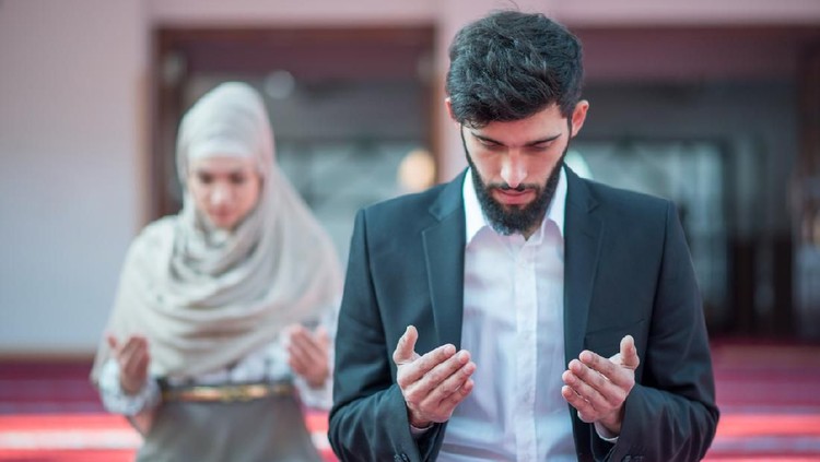 Ada beberapa hak istri terhadap suami yang penting dan harus dipahami dalam Islam. Apakah Bunda sudah tahu apa saja hak-hak tersebut?