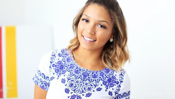 Sebal Rambut Pendekmu Nggak Bisa Dikuncir? Coba Ikuti 6 Gaya Ini!