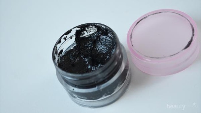 Mudah dan Murah, Yuk Buat Sendiri DIY Gel Eyeliner di Rumah!