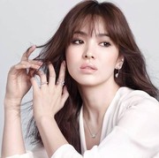 Dapatkan Kulit Glowy ala Wanita Korea dengan 3 Highlighter Favorit Beauty Vlogger Ini