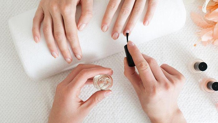 5 Alasan Kenapa Cat Kuku Berwarna Nude Paling Pas Buatmu