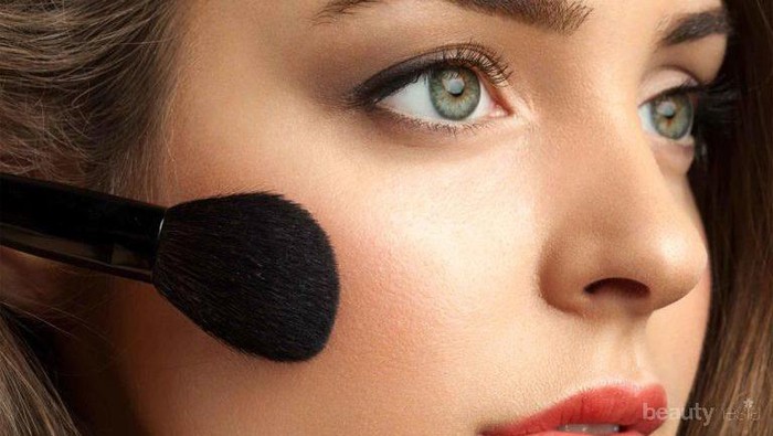 Mulai dari Oval Hingga Bulat, Ini Tips Memakai Blush On Sesuai Bentuk Wajah