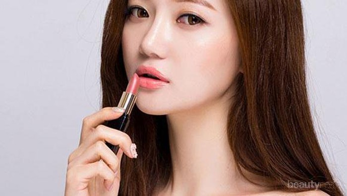 Yuk, Tampil Segar dengan Cobain 4 Rekomendasi Lipstick Peach Ini!