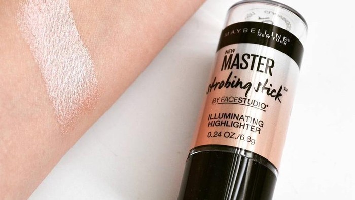 Review: Maybelline FaceStudio Master Strobing Stick Illuminating Highlighter