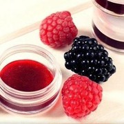 Tanpa Perlu Lipstick Mahal, Buat Bibirmu Menjadi Pink Alami dengan 3 Resep DIY Lip Stain Ini!