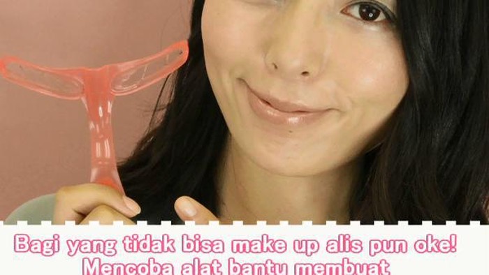 Bagi yang tidak bisa make up alis pun oke! Mencoba alat bantu membuat alis yang sangat praktis