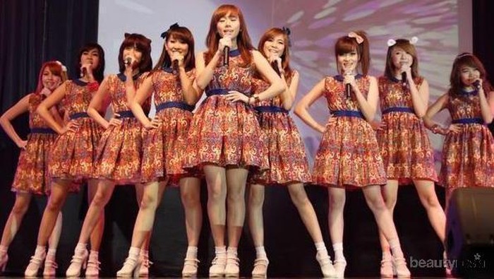 Cari Inspirasi Batik Modern? Yuk, Contek Gaya Cherrybelle Ini