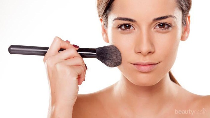 8 Tips ini Efektif Membuat Make Up Tahan Lama Pada Kulit Berminyak, Lho!
