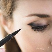 Ladies, Perhatikan Hal-Hal Penting Ini Ketika Membeli Eyeliner Agar Kamu Tidak Menyesal!