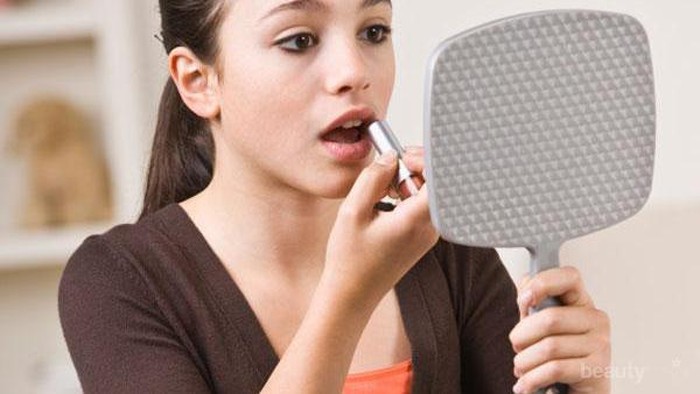 Telat Bangun Tapi Tetap Ingin Tampil Cantik Dengan Makeup? Coba 5 Makeup Hack dari MUA Ini!