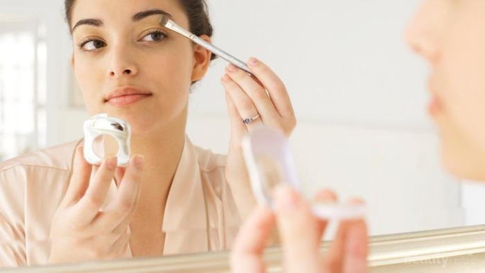 Trik untuk Mengaplikasikan Makeup Secara Cepat saat Terburu-Buru