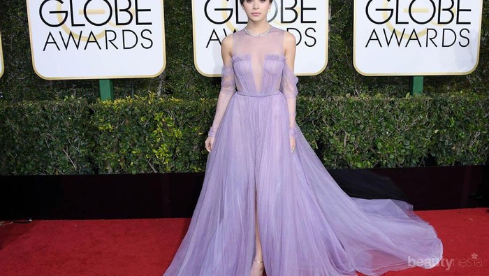 Ladies, Jangan Takut Tampil Beda Yuk dengan Gaun Ungu Ala Selebriti Ini!