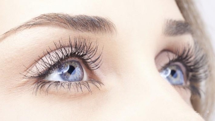 Ini Dia Pro Tips untuk Makeup Mata Buat Kamu Pemilik Mata yang Sensitif