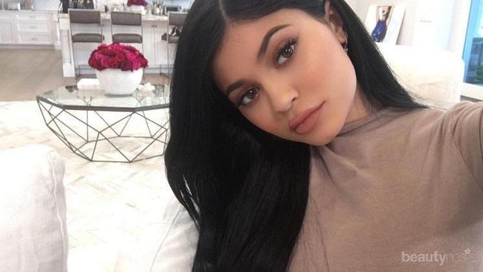 Ini Dia Warna Lipstik yang Cocok untuk Kamu Si Bibir Gelap Agar Terlihat Sexy!