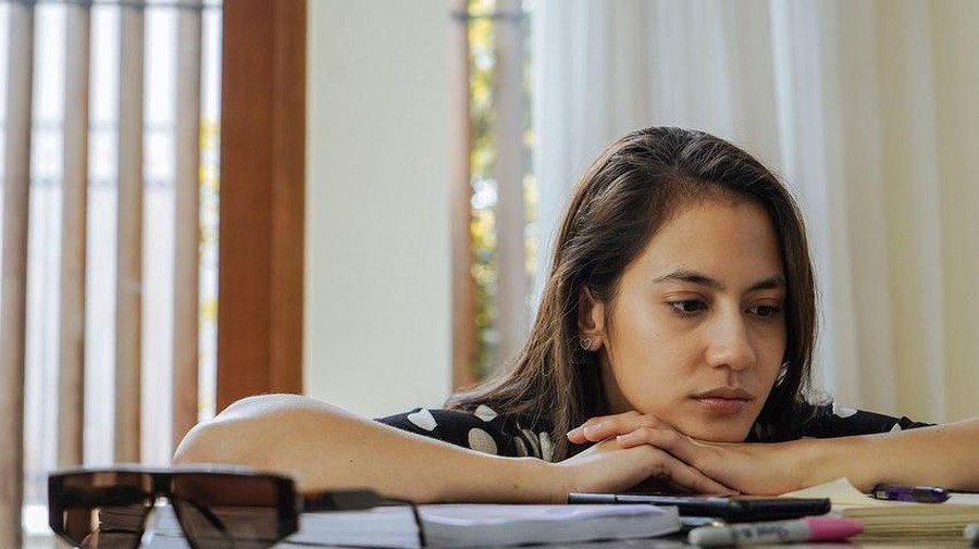 Unggahan Pevita Pearce yang WFH (Work From Home) berhasil membuat netizen menjadi halu.