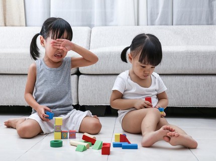 Cegah Sibling Rivalry, Kapan Saatnya Kenalkan Anak Pada Saudara Kandung?