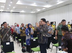 Anies Kumpulkan Wali Kota-Camat Bahas COVID-19 di Jakarta