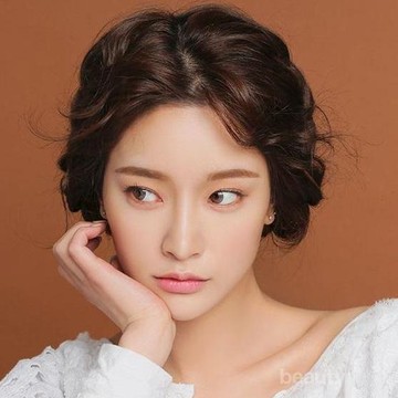 Jangan Salah! Ini 5 Warna Lipstick yang Paling Cocok untuk Digunakan ke Kampus