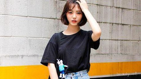 Tampil Cantik dan Modis Ala Wanita Korea dengan Pakaian Oversize