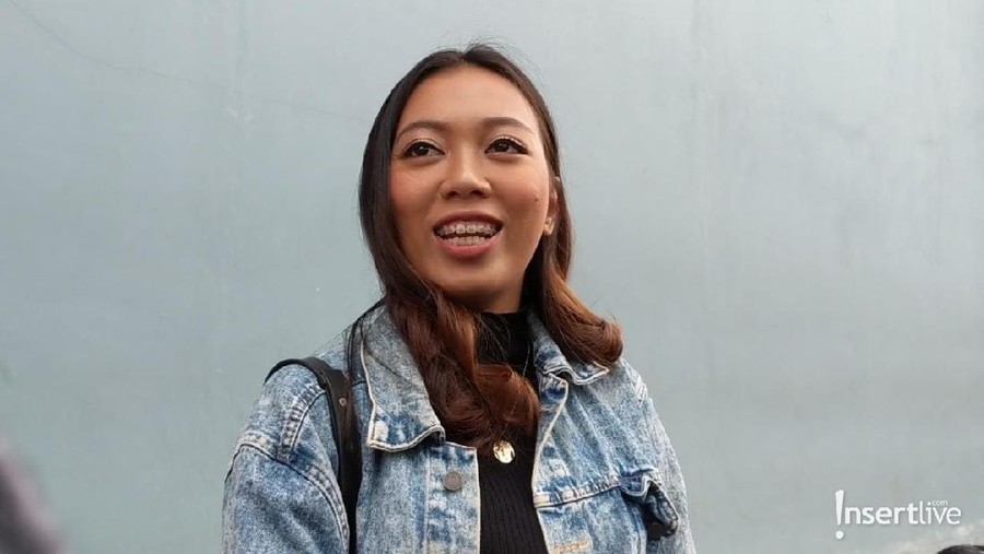 Muchlis Adi Putra Hilang, Anak Sebut Ibu Tiri Rebut Paksa Sang Ayah Anak Muchlis Adi Putra menyayangkan sikap sang ibu tiri yang tidak peduli pada sang ayah yang kini menghilang secara misterius.