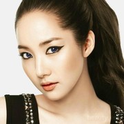 Elongated atau Cat Eye, Ini Dia Tips Eyeliner Sesuai Bentuk Mata Sipit!