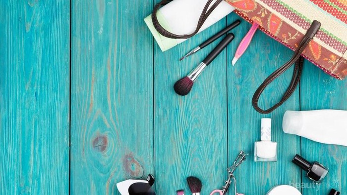 Inilah Produk Makeup Multifungsi yang Praktis Dibawa Untuk Traveling