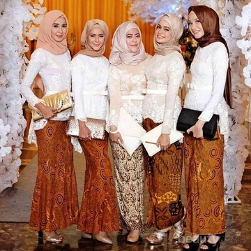 Intip Anggunnya Para Selebgram Cantik Ini dalam Balutan Kebaya