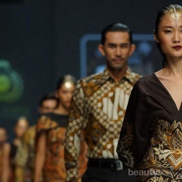Bangga, Ini 5 Desainer Indonesia yang Karya Batiknya Go International!