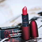 Yuk Tampil Cantik Sekaligus Beramal dengan Lipstik Bagus Kolaborasi Selebriti Hollywood Ini!