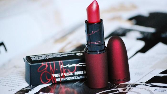 Yuk Tampil Cantik Sekaligus Beramal dengan Lipstik Bagus Kolaborasi Selebriti Hollywood Ini!