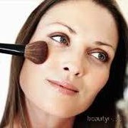 Semua Wanita Perlu Tahu Tips Ini Agar Tidak Salah Memilih Warna Foundation!