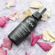 Mau Makeup Tahan Seharian Tanpa Luntur? Coba Setting Spray Ini!