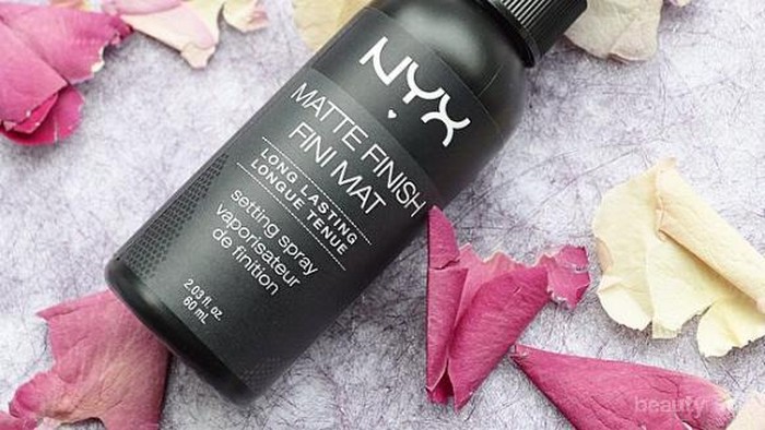 Mau Makeup Tahan Seharian Tanpa Luntur? Coba Setting Spray Ini!