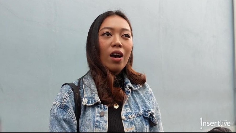 Anak pencipta lagu Muchlis Adi Putra, mencari sang ayah yang hilang sejak beberapa tahun lalu.