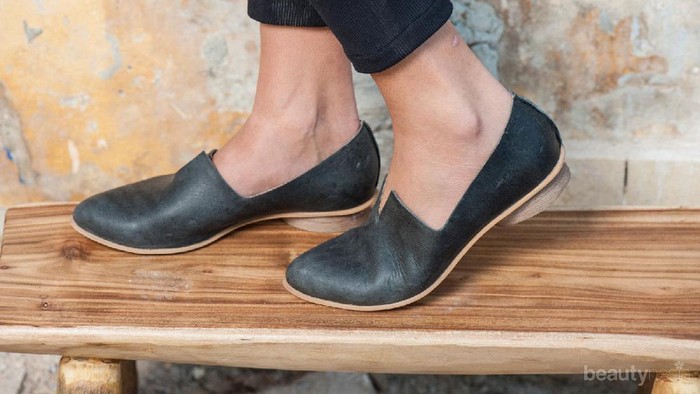 Ketahui 6 Tips Merawat Flat Shoes Bahan Kulit Asli Ini Agar Tetap Awet!