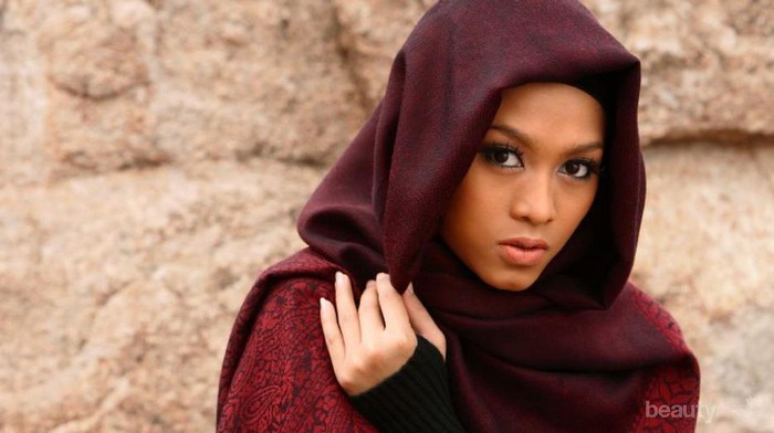 Cari Tahu Yuk, Warna Lipstik yang Pas Untuk Hijabers Berkulit Gelap