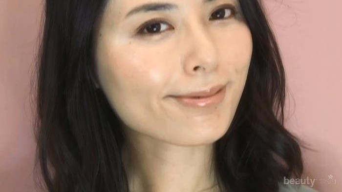 Kosmetik dengan harga terjangkau yang populer Cezanne full make up