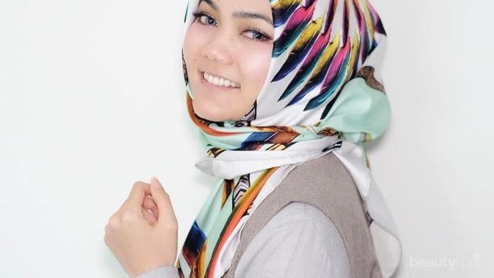 Intip Gaya Hijab ala Rina Nose untuk Inspirasi Kamu Bergaya Sehari-hari, Yuk!
