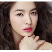 Ingin Raih Dewy Look Cantik Seperti Ini? Gunakan Setting Spray Recommended Ini!