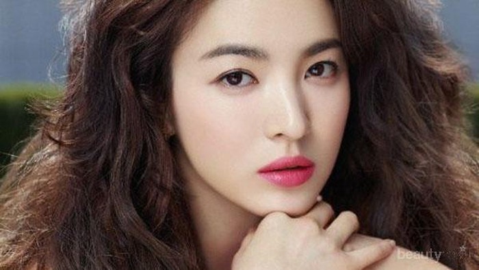 Ingin Raih Dewy Look Cantik Seperti Ini? Gunakan Setting Spray Recommended Ini!